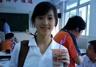 ​王思聪嘲讽章泽天：她就是个“睡二代”，把清华的脸都丢完了！