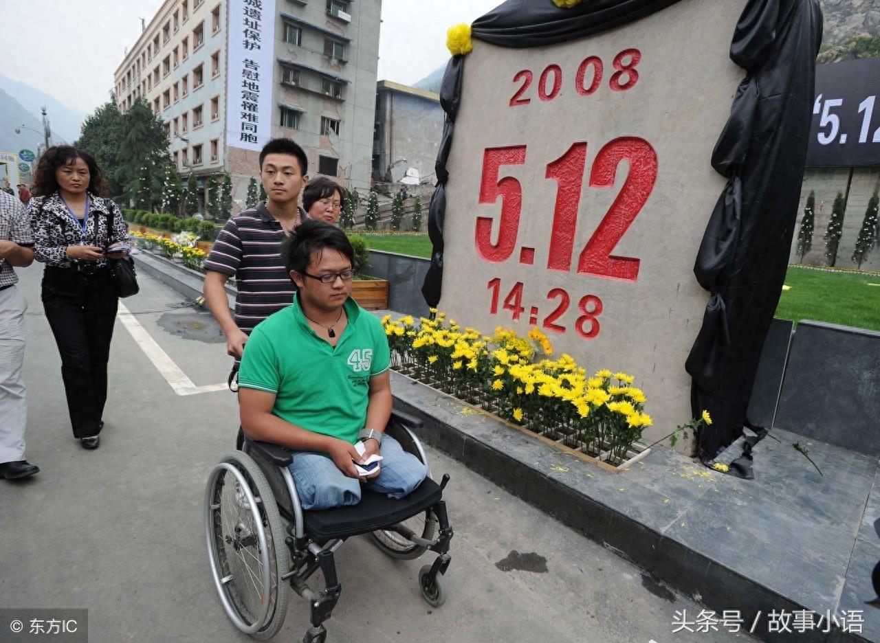 祭奠汶川地震逝去的亲人，13个令人心碎的瞬间，让我再看你一眼