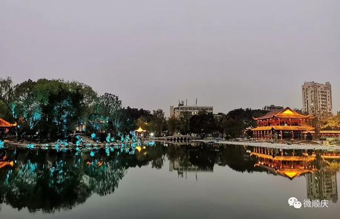 南充：夜游北湖，比想象中的还美……