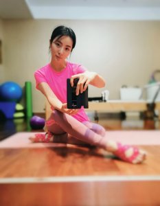 ​自律女神！李思思12岁已有1米68，34岁二宝妈腰肢依旧纤细