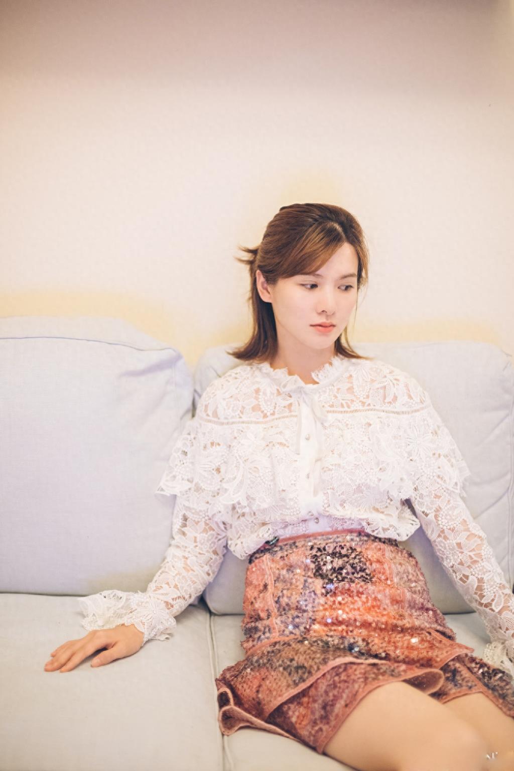 董妮娜凭清新气质深受观众喜爱，与朱一龙主演的《天网行动》定档