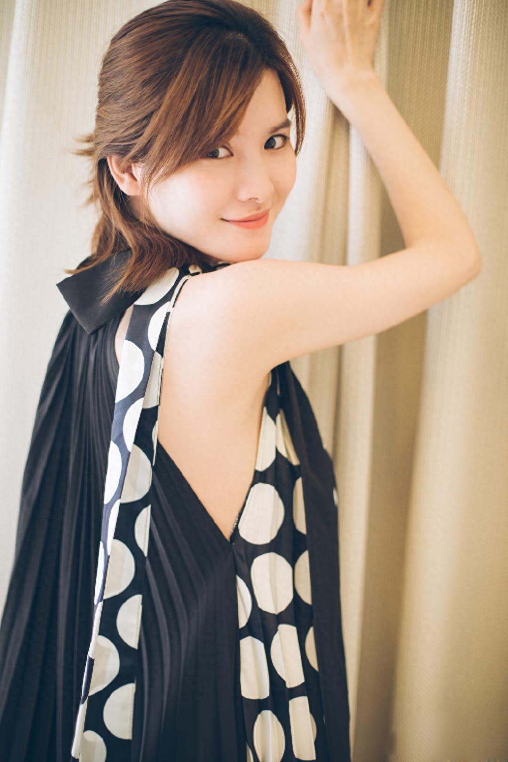 董妮娜凭清新气质深受观众喜爱，与朱一龙主演的《天网行动》定档