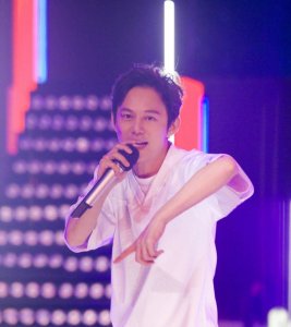 ​何炅发布最新单曲？网友：这绝对是有史以来最贵的歌！