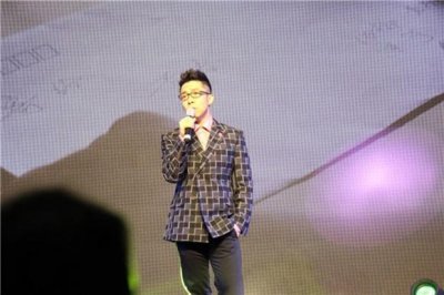 ​孙伯纶全国多地举办见面会 上千粉丝接机人气爆棚