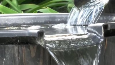 ​一种神奇的“水”，手指能轻松穿过，但是却能够挡子弹