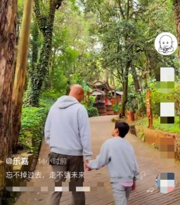 ​乐嘉8岁女儿曝近照，留寸头外貌越来越像爸，被误认成男孩惹尴尬