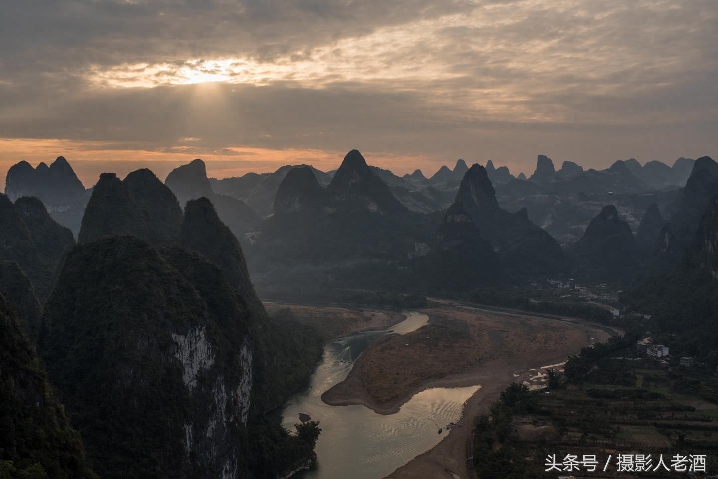 “桂林山水甲天下”原来还有下半句，说的就是桂林山水的精华所在