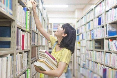 ​张雪峰大实话：考研不歧视出身的10所大学，二、三本大学生放心