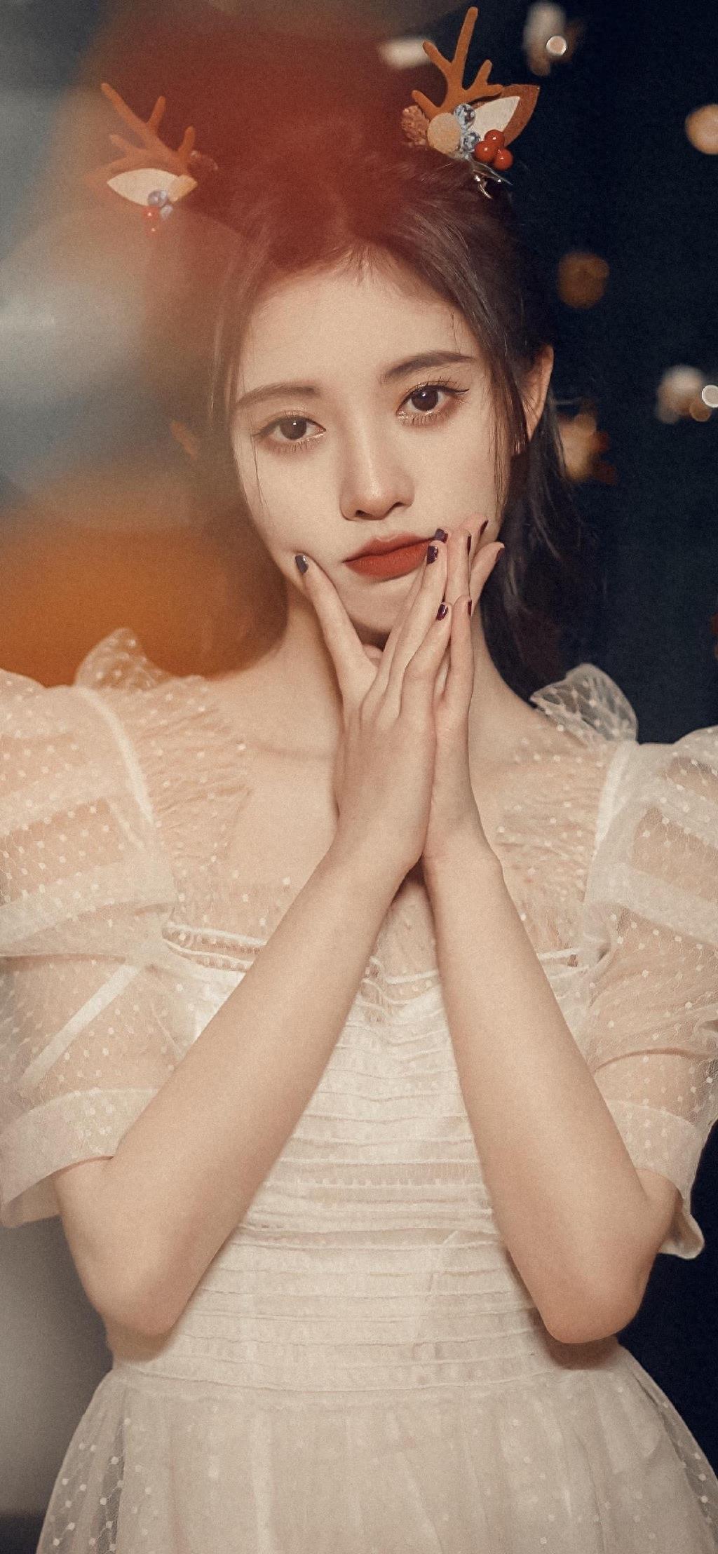 鞠婧祎可爱俏皮手机壁纸