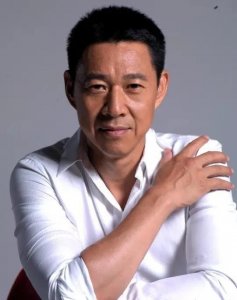 ​张丰毅和吕丽萍离婚31年，两人的生活相差太大