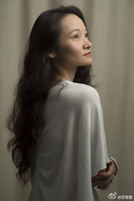 70后美女工笔人物画家罗寒蕾作品：在温情中绘制纯洁的梦
