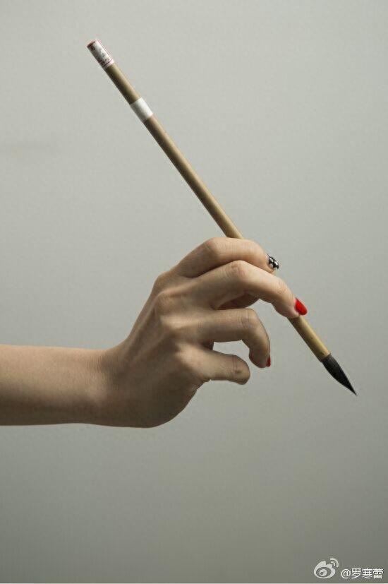 70后美女工笔人物画家罗寒蕾作品：在温情中绘制纯洁的梦