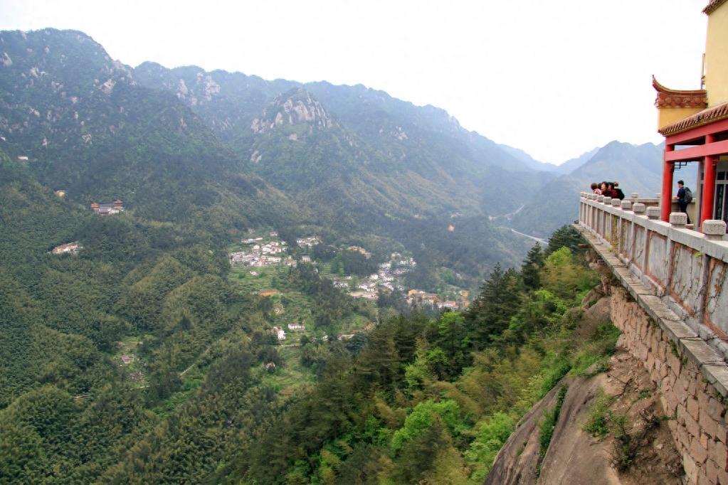 西九华山旅游风景区位于河南省固始县，观赏面积120平方公里