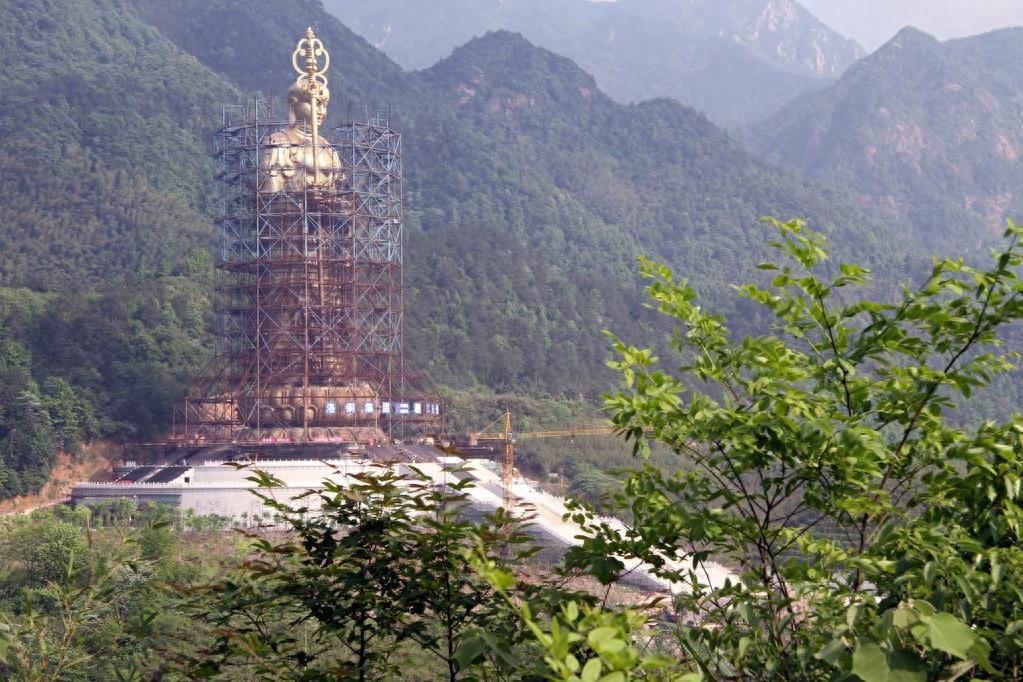 西九华山旅游风景区位于河南省固始县，观赏面积120平方公里