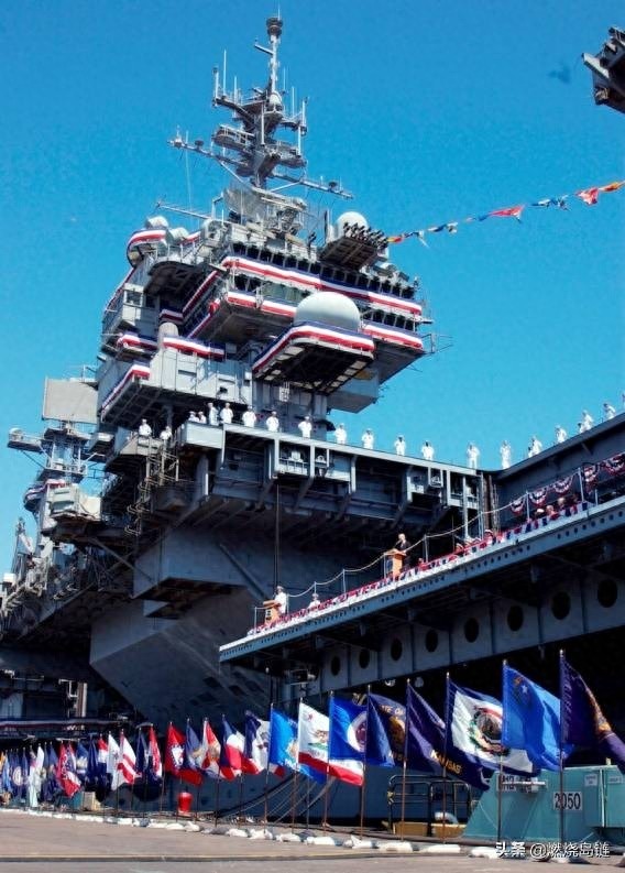 世界常规动力航母的巅峰——已经退役的美国“小鹰”级航空母舰