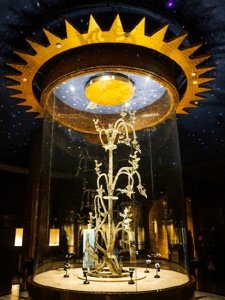 ​三星堆“青铜神树”