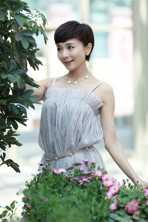 心机婊颂芝，刘钇彤戏里戏外两不同，多才多艺引赞誉