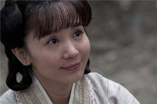 心机婊颂芝，刘钇彤戏里戏外两不同，多才多艺引赞誉