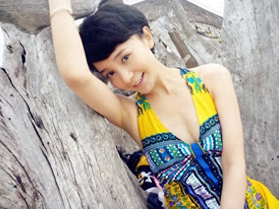 心机婊颂芝，刘钇彤戏里戏外两不同，多才多艺引赞誉