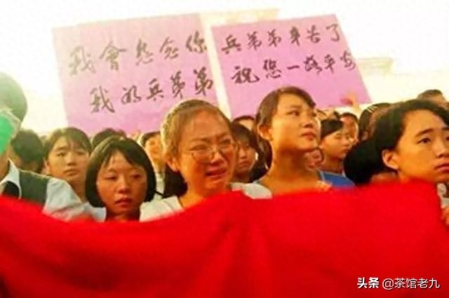 珍贵照片  98抗洪图集看的泪崩，致敬子弟兵