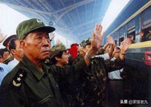 珍贵照片  98抗洪图集看的泪崩，致敬子弟兵