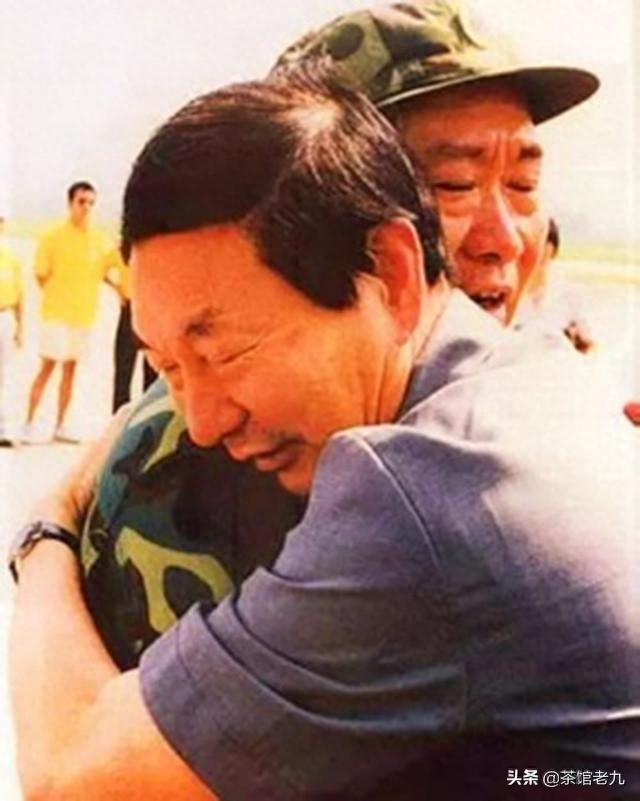 珍贵照片  98抗洪图集看的泪崩，致敬子弟兵