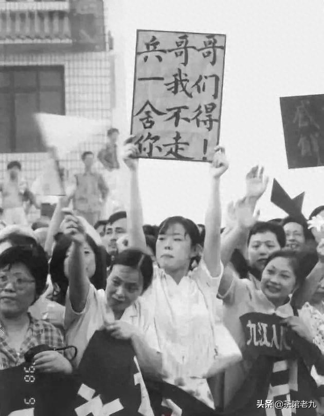 珍贵照片  98抗洪图集看的泪崩，致敬子弟兵