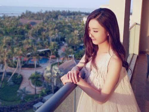 身价过亿的颖宝,不开豪车,不买豪宅,出门穿80块衣服骑电动车