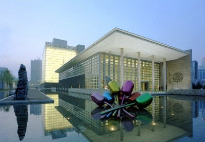 ​美国驻华大使馆，为何建得跟碉堡一样？单地皮就值2个亿装修26亿