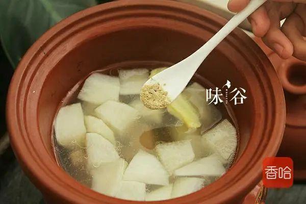 炖牛肉用热水还是凉水,很多人做错了,30年老厨师告诉您正确步骤