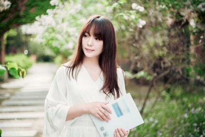 ​染发时弄到脸上的黑怎么洗掉（皮肤沾上染发膏怎么处理）