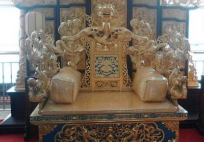 ​揭秘故宫龙椅不能坐的原因！原来龙椅也不是谁都能坐的