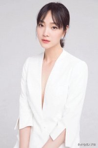 ​何杜娟——清新淡雅,俏丽多姿