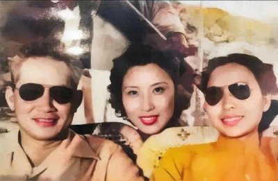 ​张灵甫痴迷的王玉玲有多美？看1952年和姨夫孙立人合影，就明白了