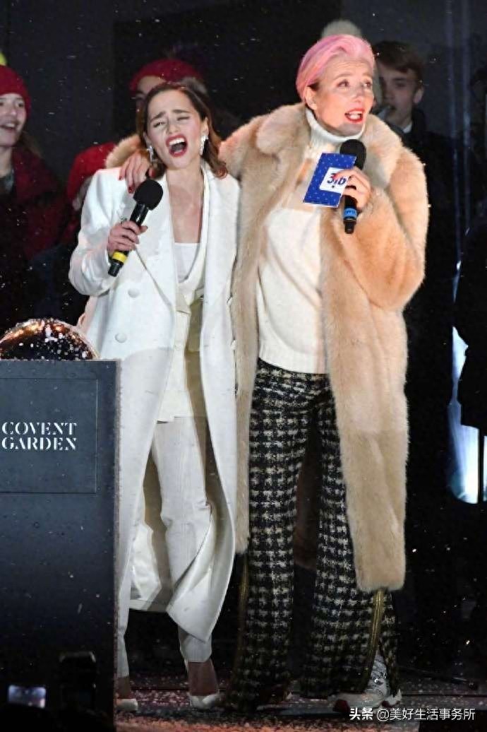 龙妈开怀大笑，释出新一轮表情包