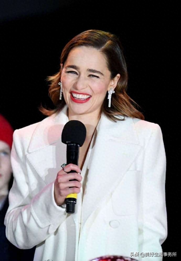 龙妈开怀大笑，释出新一轮表情包