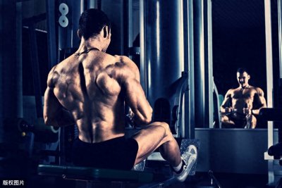 ​坐姿划船别总跟斜方肌过不去，正确掌握5点教你全面刺激背部肌肉