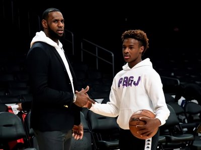 ​18岁身高2米07，王治郅儿子天赋出众却难打CBA，260斤太胖了