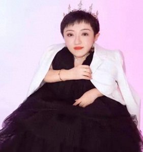 ​千万富豪李喜梅：身高80厘米，曾嫁两个1米8壮汉，还冒险生孩子？