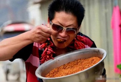 ​中国“辣王”李永志：5斤辣椒配白酒吃了38年，如今下场令人同情