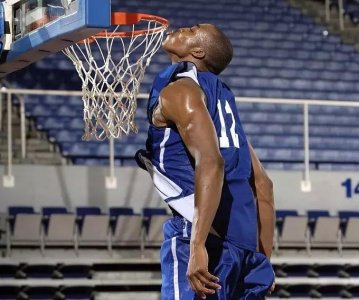 ​经典回顾 | 谁说大个不会飞？霍华德2008年扣篮大赛演绎超人归来