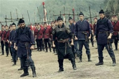 ​戚继光有多怕老婆？偷偷在外纳妾生子，事发后只敢穿铠甲回家