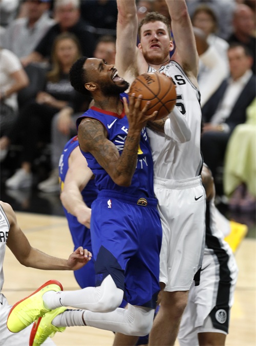 篮球——NBA季后赛:马刺胜掘金