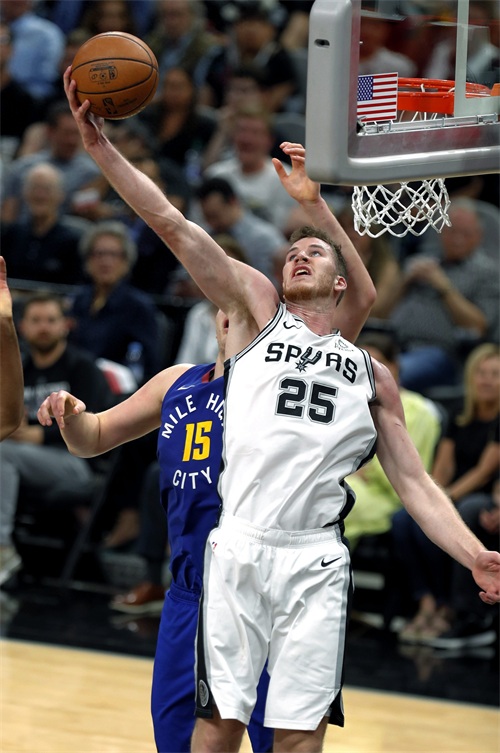 篮球——NBA季后赛:马刺胜掘金