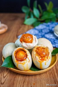 ​腌咸蛋的传统做法，不用裹泥，不用盐水，28天流油起沙，超简单