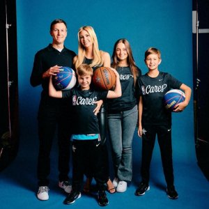 ​特朗普8岁外孙被NBA球星“管教”，伊万卡感谢，男孩曾咬过特工