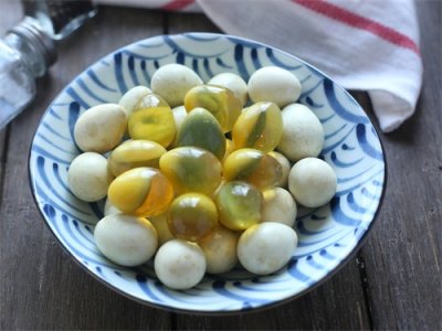 ​皮蛋别再买了，教你自己腌，滚一滚两天就做好，无添加吃着更安心