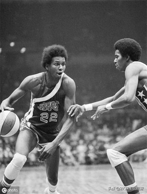 他是最伟大中锋之一，更是著名篮板球大王！摩西·马龙有多强？