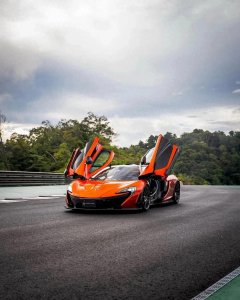 ​速度与激情的巅峰之作：迈凯伦P1，限量版混合动力超跑的传奇魅力