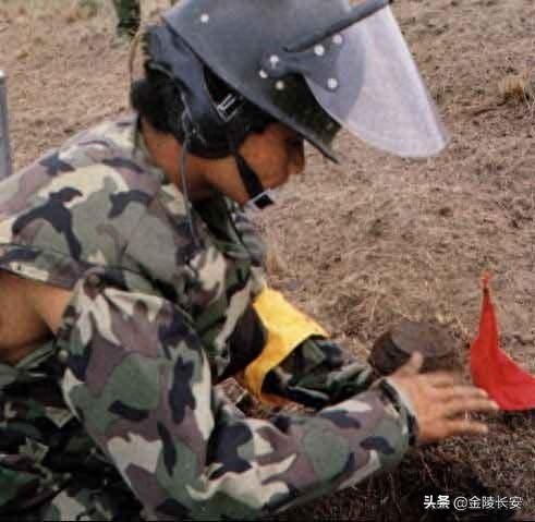 搬走“死神”：1994年中越边境大扫雷